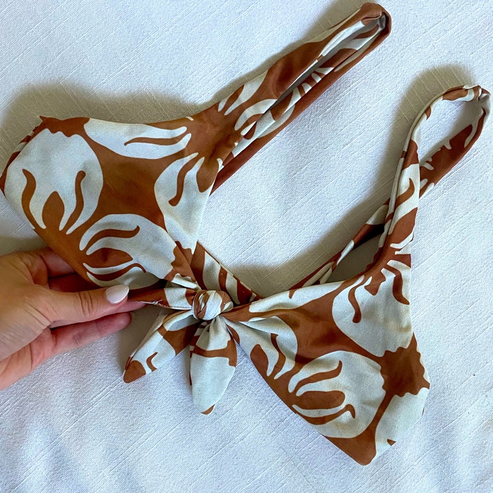 Acacia top self tie